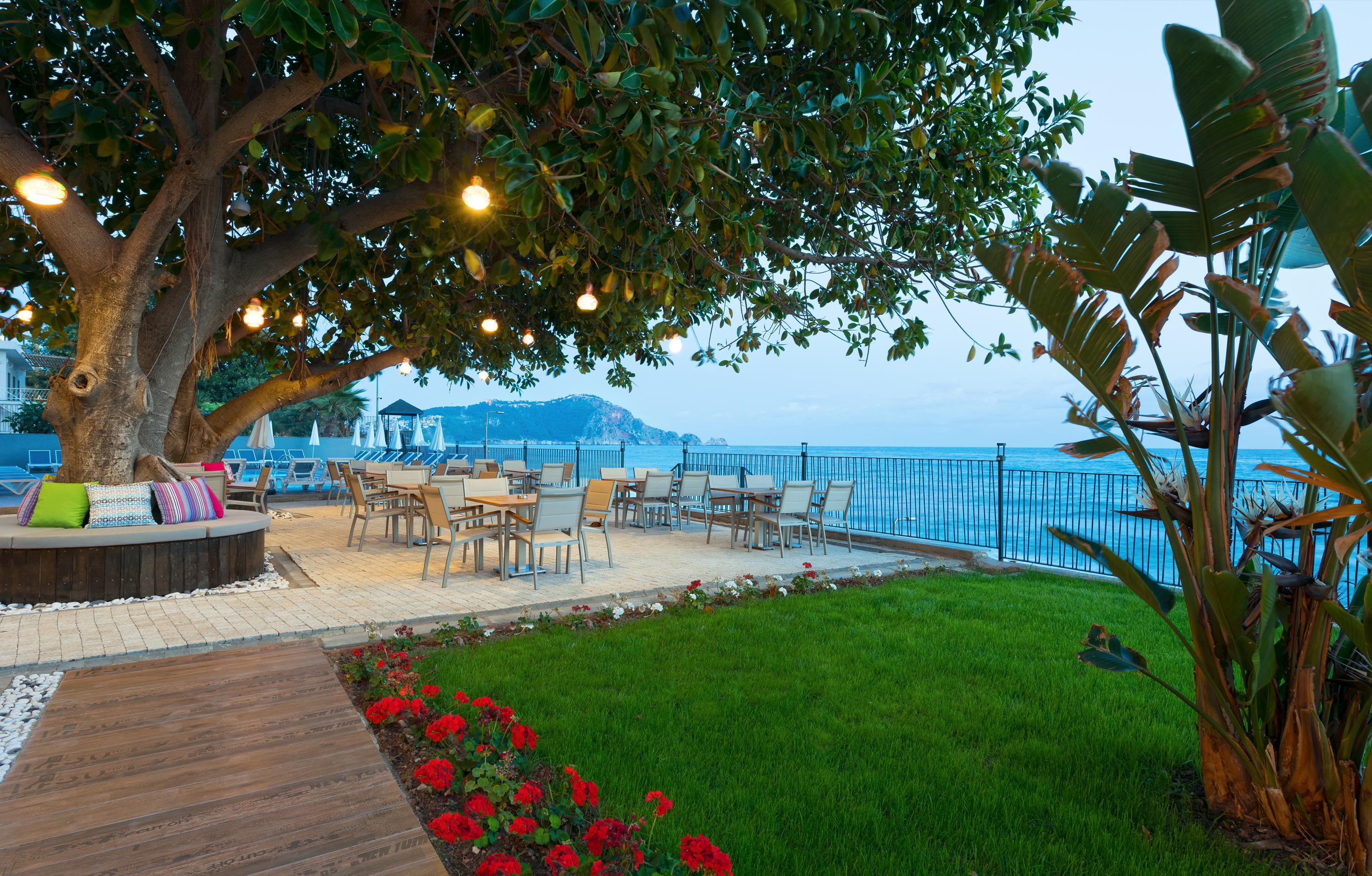 אלאניה Floria Beach Hotel מראה חיצוני תמונה