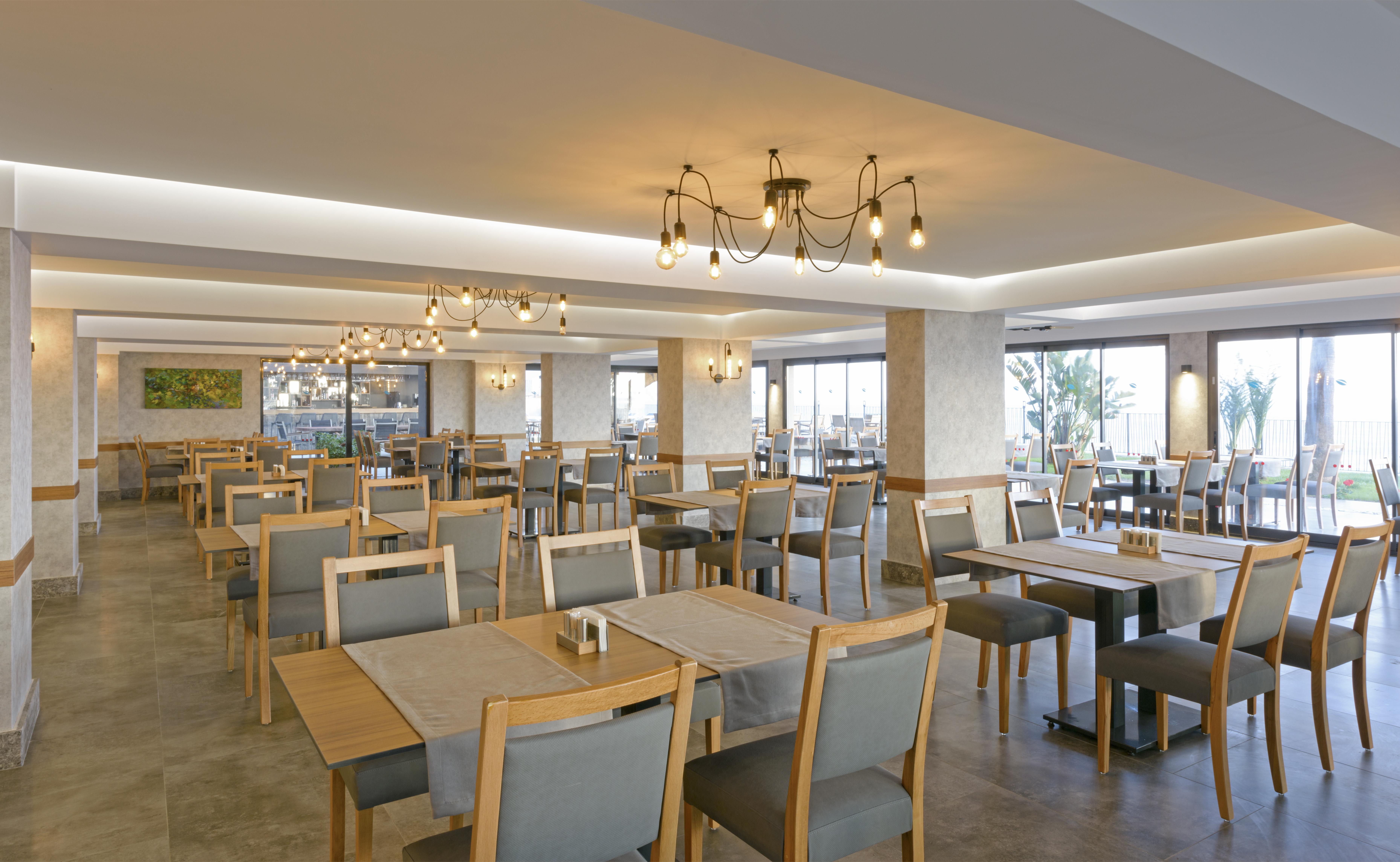 אלאניה Floria Beach Hotel מראה חיצוני תמונה