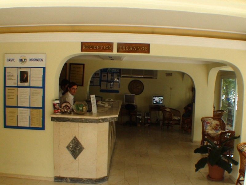 אלאניה Floria Beach Hotel מראה חיצוני תמונה