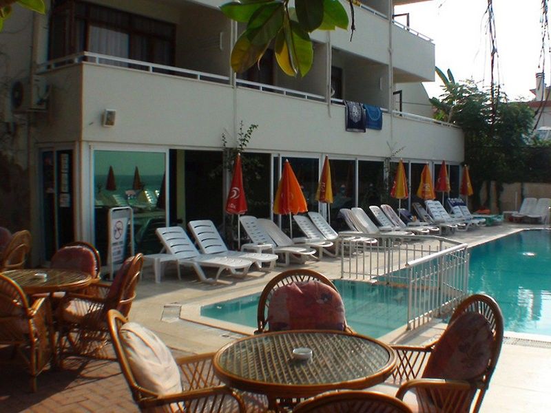 אלאניה Floria Beach Hotel מראה חיצוני תמונה