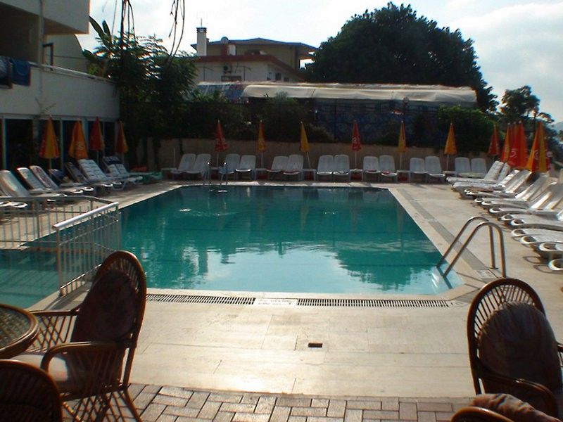 אלאניה Floria Beach Hotel מראה חיצוני תמונה