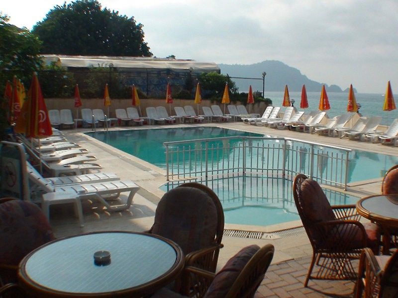 אלאניה Floria Beach Hotel מראה חיצוני תמונה