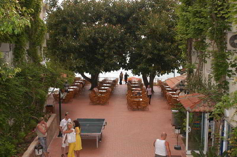 אלאניה Floria Beach Hotel מראה חיצוני תמונה
