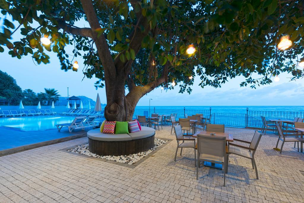 אלאניה Floria Beach Hotel מראה חיצוני תמונה