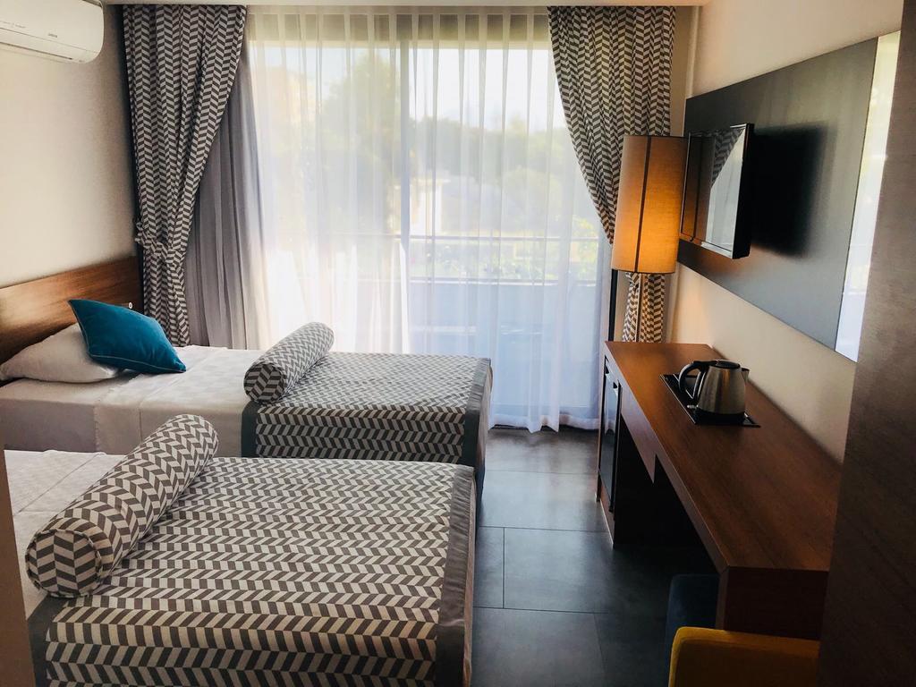 אלאניה Floria Beach Hotel מראה חיצוני תמונה