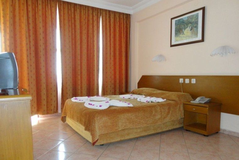 אלאניה Floria Beach Hotel מראה חיצוני תמונה