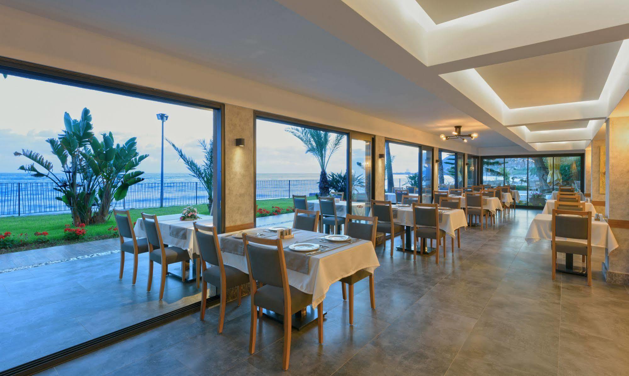 אלאניה Floria Beach Hotel מראה חיצוני תמונה