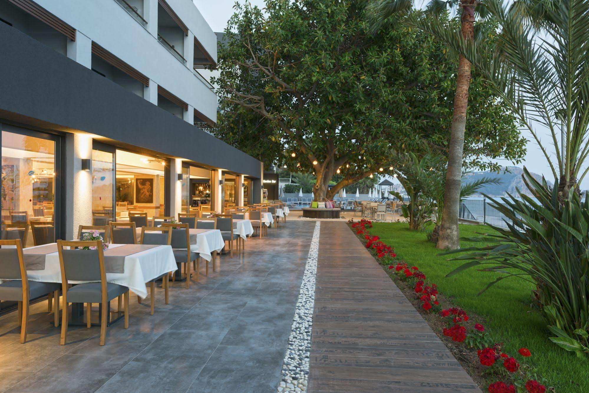 אלאניה Floria Beach Hotel מראה חיצוני תמונה