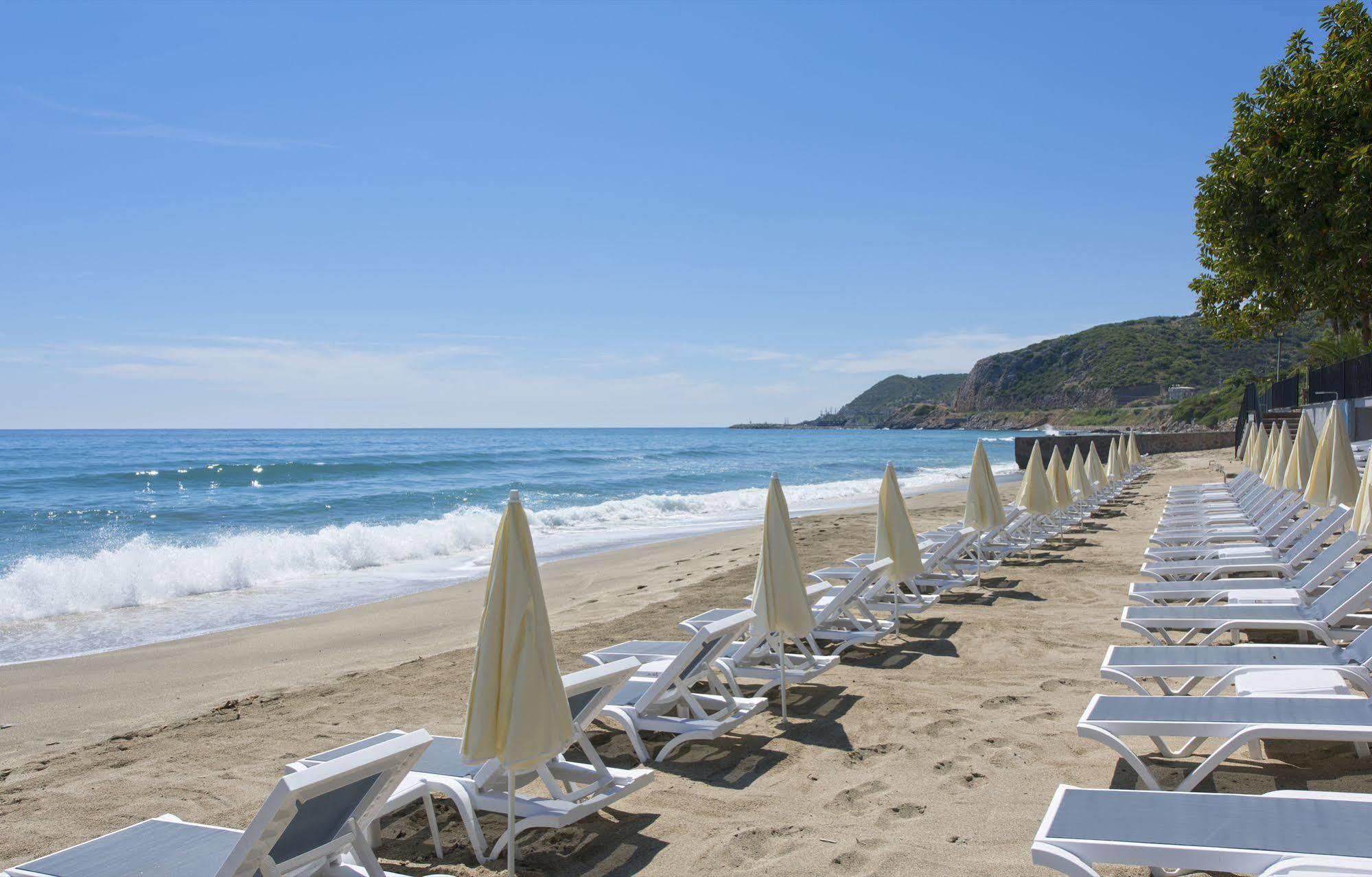 אלאניה Floria Beach Hotel מראה חיצוני תמונה