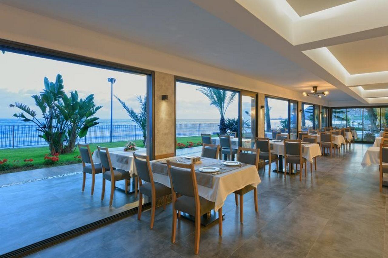 אלאניה Floria Beach Hotel מראה חיצוני תמונה