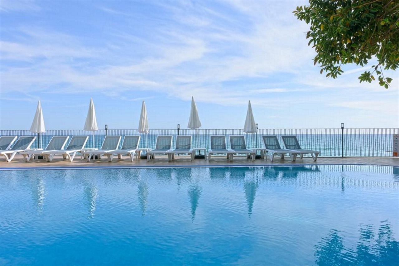 אלאניה Floria Beach Hotel מראה חיצוני תמונה