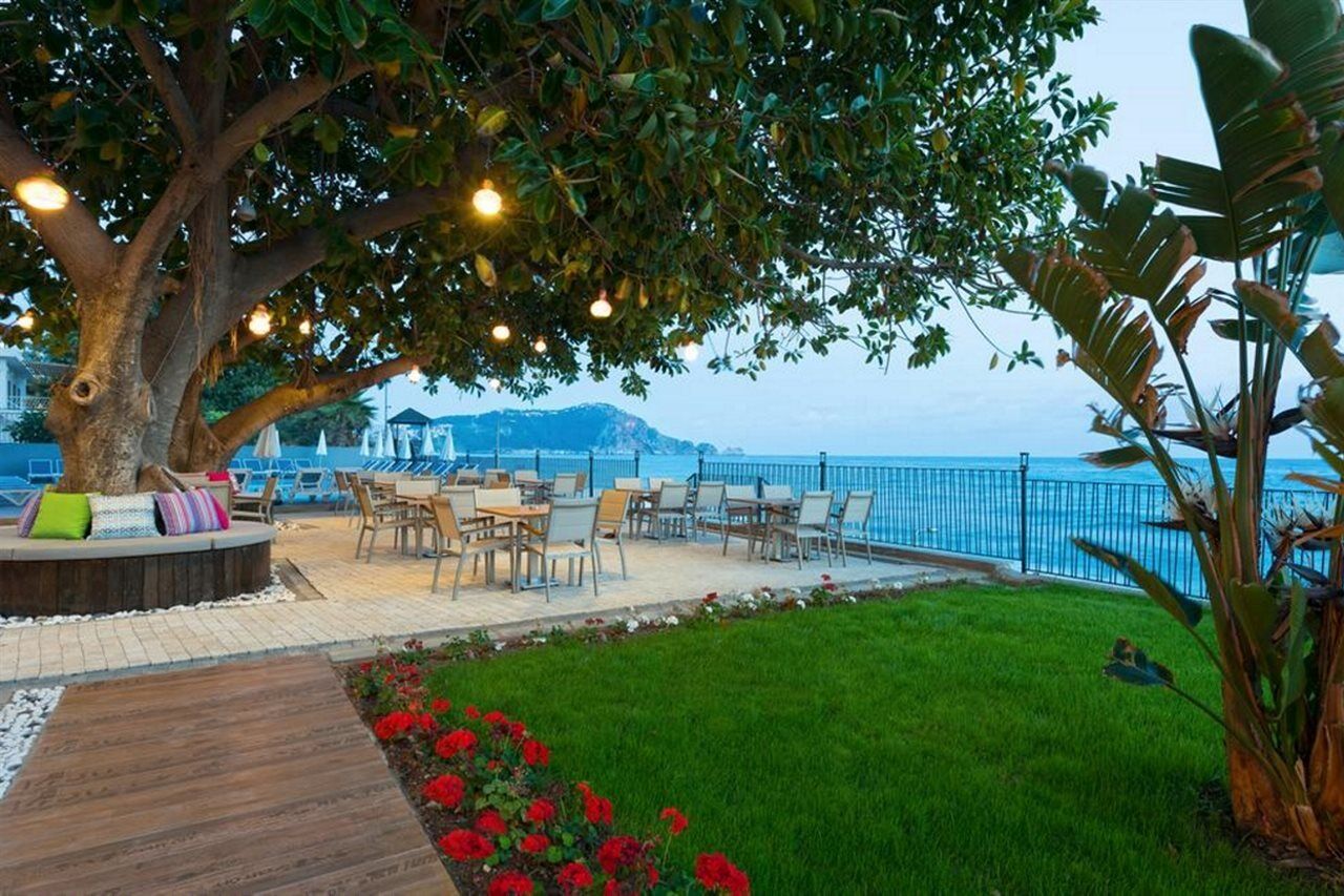 אלאניה Floria Beach Hotel מראה חיצוני תמונה