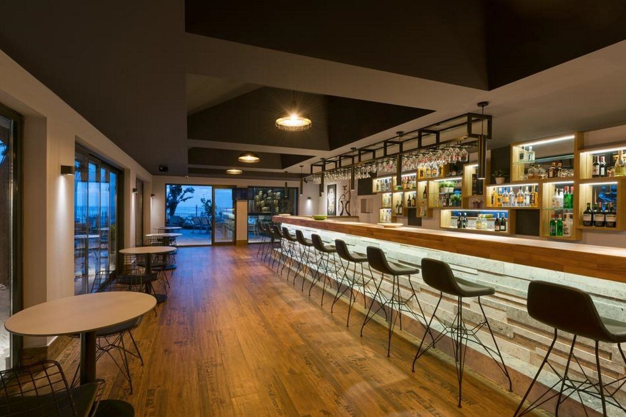 אלאניה Floria Beach Hotel מראה חיצוני תמונה
