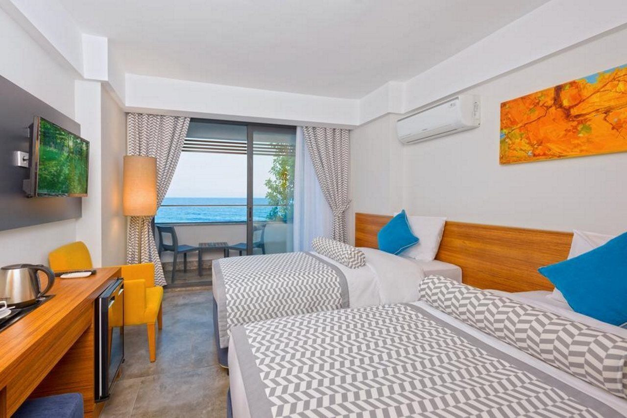 אלאניה Floria Beach Hotel מראה חיצוני תמונה